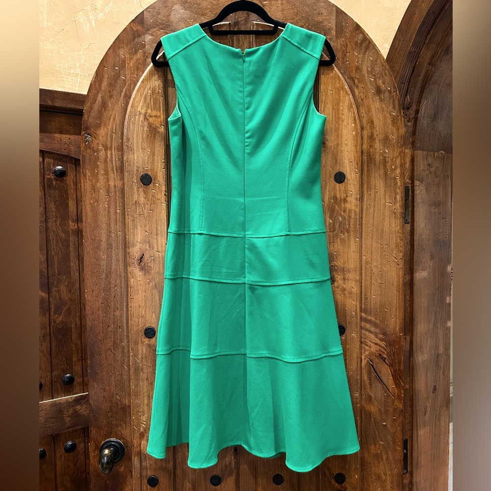 Anne Klein Emerald Green Sleeveless Dress. Size 10 - Picture 3 of 4